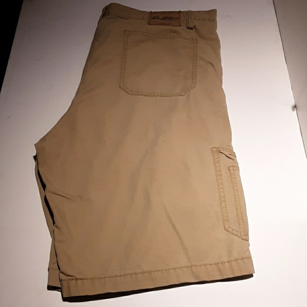 Levi tan cargo shorts size 42
